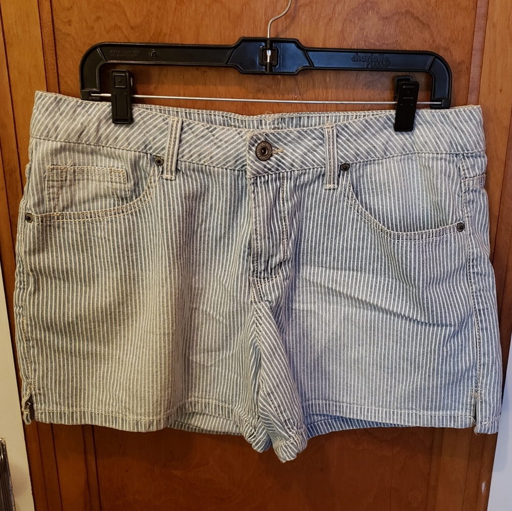 Faded Glory | Pin-striped Shorts